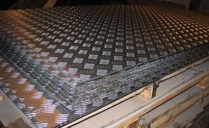 Лист алюминиевый рифленый 2х1200х3000мм (Квинтет) ТУ 1-801--20-2008